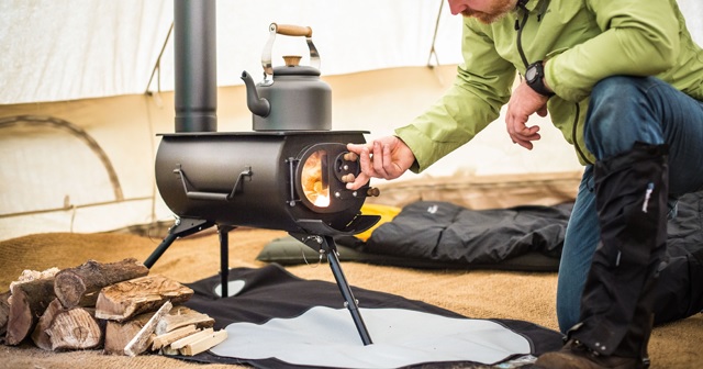 贅沢にキャンプしよう。グランピングに最適な持ち運べる暖炉『Frontier Plus』。