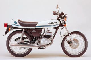 【日本のオートバイの歴史を振り返ろう！】 50ccだけど力強い走りを実現！「SUZUKI RG50E」。