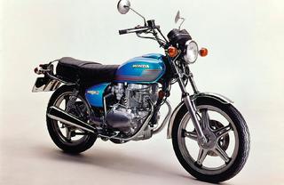 【日本のオートバイの歴史を振り返ろう！】 見た目はふっくら。だけど性能はスポーティなバイク「HONDA ホークII CB400T」。