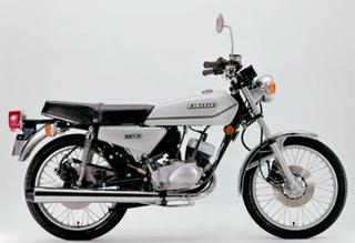 【日本のオートバイの歴史を振り返ろう！】 前後ディスクブレーキの豪華な90ccバイク「KH90」。