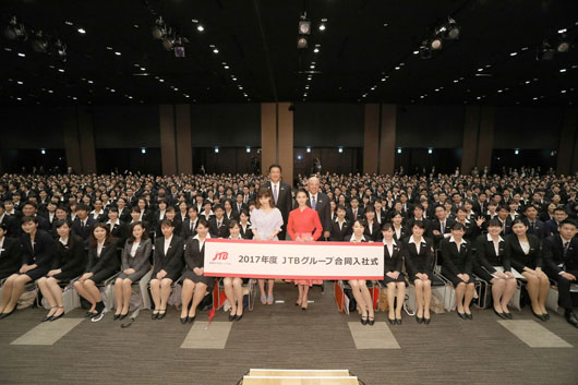 武井咲 JTBグループ新社員約1000人前にサプライズ登場！「夢に向かって頑張ってもらえたら」