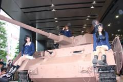 「ガルパン」ファンイベントで実物大のあんこうチーム戦車が初お披露目
