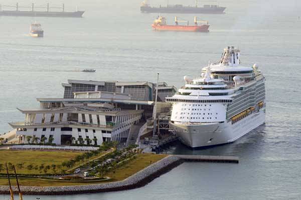 東京港史上最大の大型客船、GWに入港　水上バスから眺める見学会を無料開催