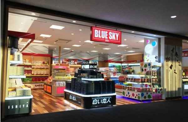 JALUX、新千歳空港に空港売店「BLUE SKY」をオープン　新設した出発口Cに隣接