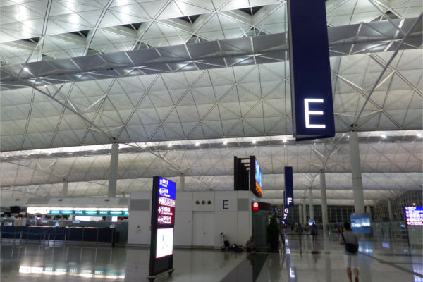 香港国際空港での乗り継ぎ禁止　3月25日から14日間