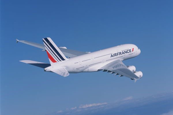 エールフランス航空、エアバスA380型機の保有機材数半減へ