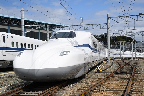 東海道新幹線の新型「N700S」完成　車内を初公開