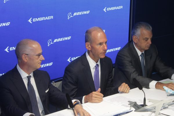 ボーイング、エンブラエルと共同会見　「E2のブランド名は変えない」