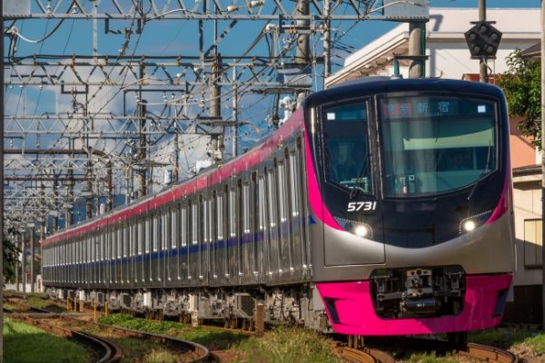 京王、高尾山口発座席指定列車「高尾山ハイキング号」運行　12月22日から24日まで