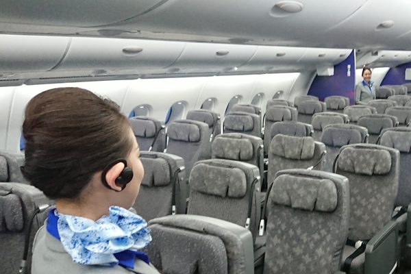 ANA、エアバスA380型機でヒアラブル端末導入　CA同士のコミュニケーション円滑に