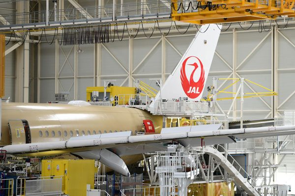 エアバスの最新鋭機、A350の最終組立工場を見学　JAL3号機の姿も
