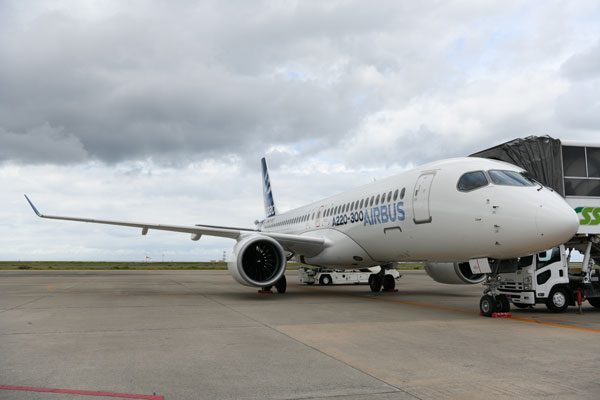 エアバス、A220-300型機のデモフライトを中部国際空港発着で実施　快適性アピール