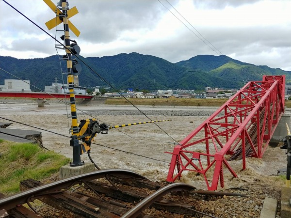 上田電鉄としなの鉄道、不通区間の運転再開には相当な日数　千曲川での台風19号の被害
