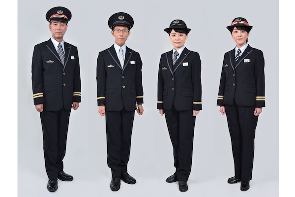 JR東日本、制服を一新　スカート廃止で男女差解消