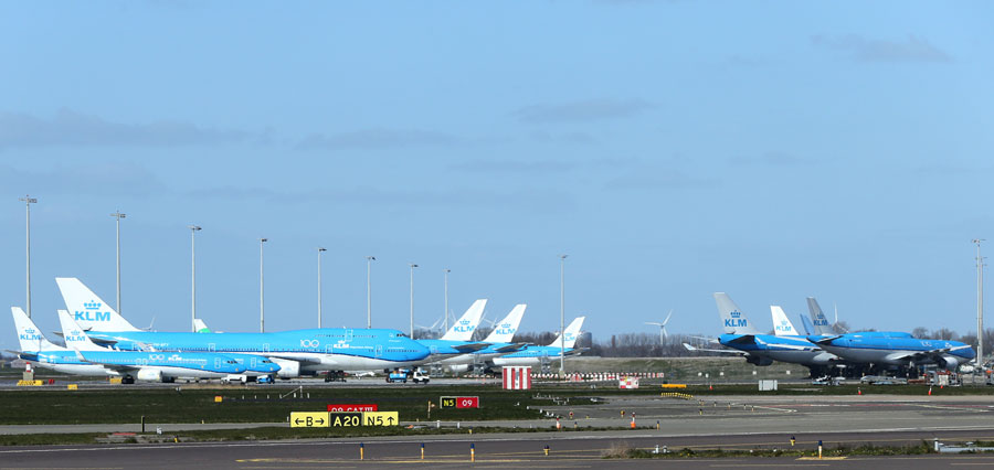 KLMオランダ航空、運航停止の100機以上をスキポール空港に駐機中