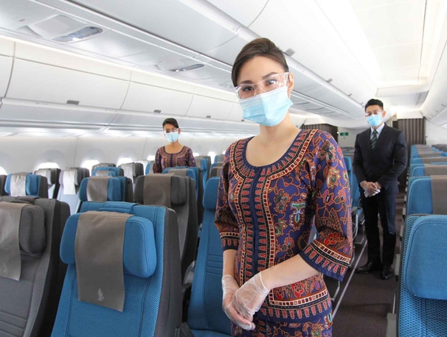 シンガポール航空、衛生基準強化で機内・空港での接触リスク低減へ　乗客へのケアキット配布も
