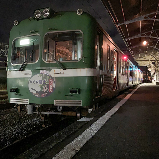 岳南電車、電車の中で一夜を過ごせる「ナイトステイホームin吉原」開催