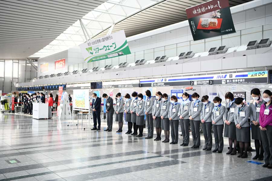 東日本大震災から10年、仙台空港では黙祷　