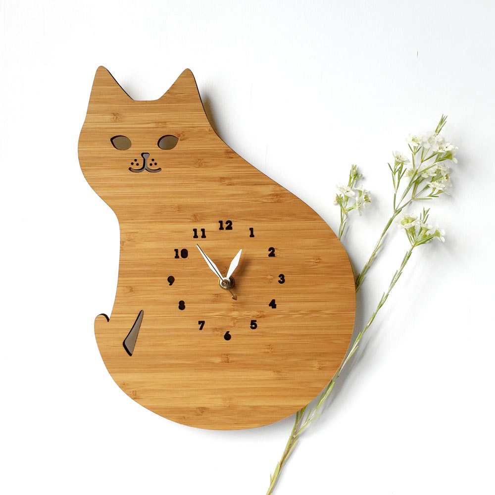 猫の背中のゆるやかな、丸きカーブを眺める時計