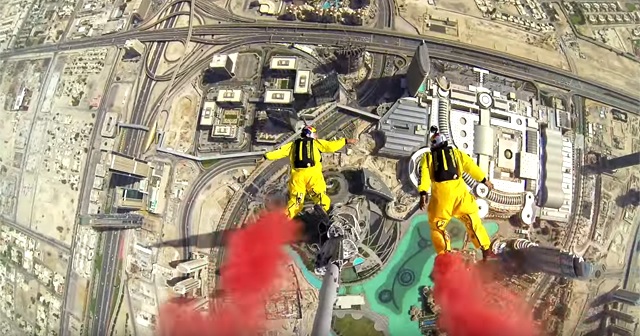 世界一高い高層ビル『ブルジュ・ハリーファ (burj khalīfah)』からのBASE JUMP！！！