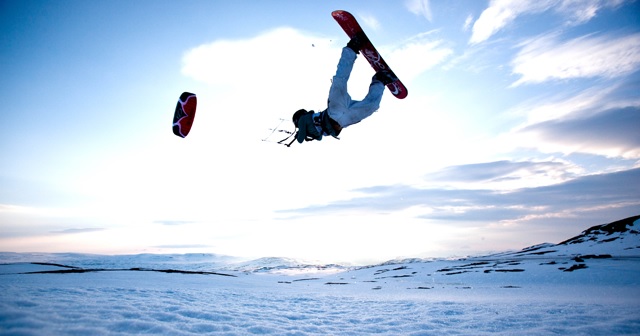 ご予約受付始まっています！！『Snowkiteboarding（スノーカイト）』に挑戦！！