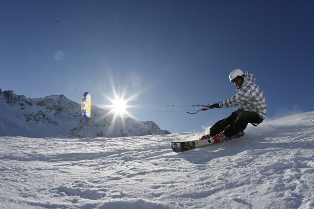 Snowkiteboarding（スノーカイト）