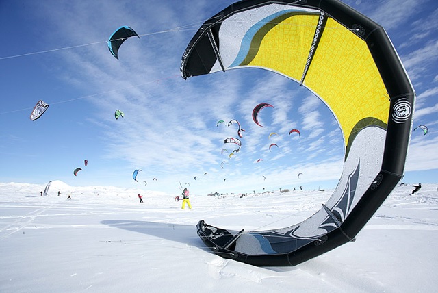 Snowkiteboarding（スノーカイト）