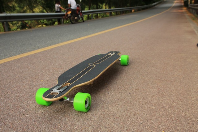 SNAP SKATEBOARD