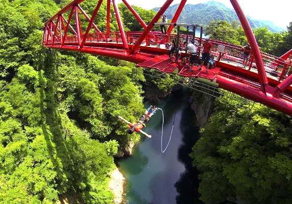 日本全国のバンジージャンプを飛んでお得に体験