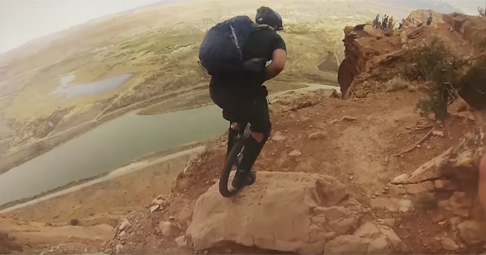 超エクストリームな一輪車！デコボコ山道ダウンヒル！！