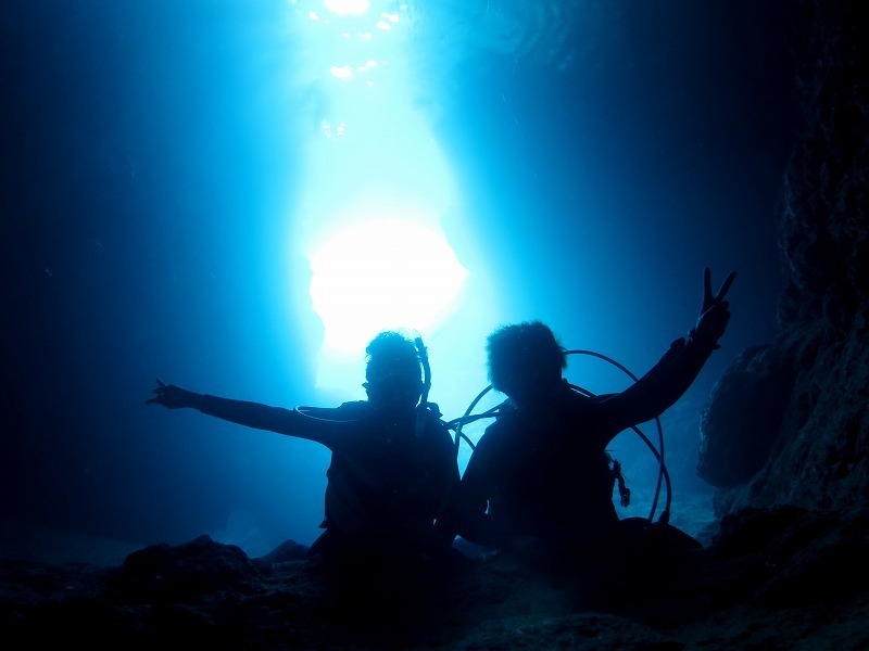 沖縄　ダイビング 青の洞窟