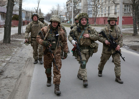 ウクライナ軍、退路断たれる恐れ＝過去にも東部で包囲戦
