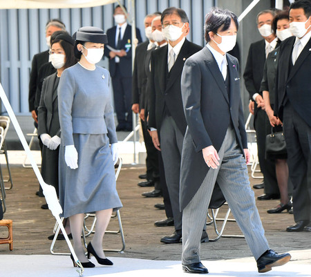 秋篠宮ご夫妻、戦没者式典に＝３年ぶり、２１７柱納骨―東京