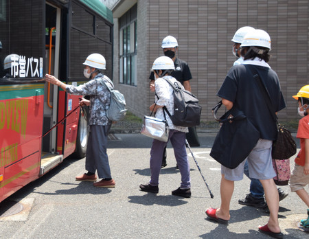 桜島避難者が一時帰宅＝１時間半、市バスで巡回―鹿児島