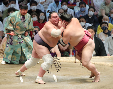 照ノ富士、難敵に完勝＝大相撲名古屋場所