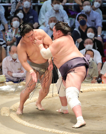 照ノ富士、２敗守る＝逸ノ城は不戦勝で並走―大相撲名古屋場所１３日目