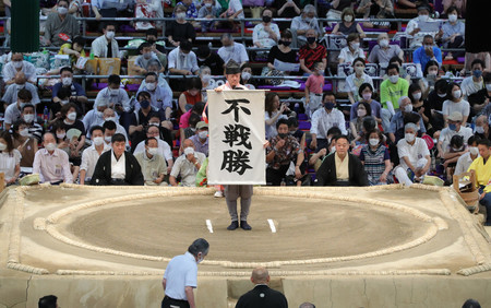 休場者続出、寂しい土俵＝大相撲名古屋場所