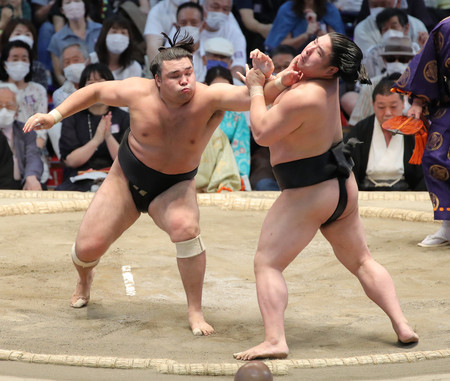 霧馬山、攻め手緩めず＝大相撲名古屋場所