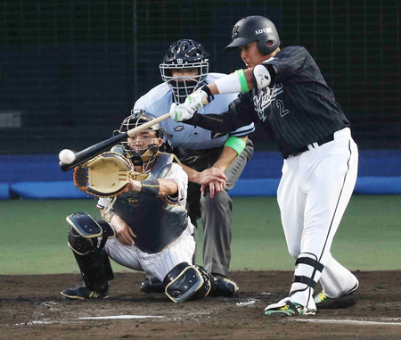 ロッテの松川、うれしい初安打＝プロ野球オールスター