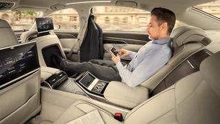 新型Audi A8の素晴らしすぎる機能‥後部座席が癒しの空間に！