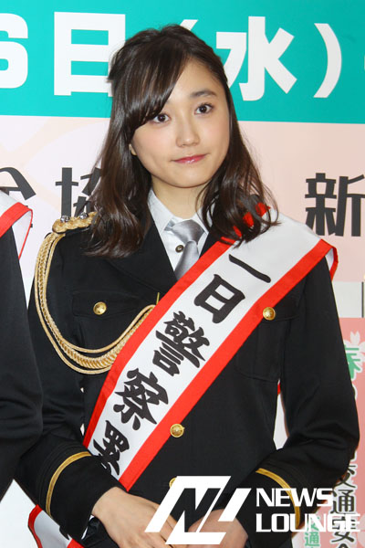 にわみきほ、広瀬未花、鈴木友菜、新宿警察署一日署長！制服姿で子どもと高齢者の交通事故防止訴え