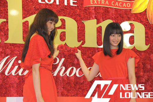 広瀬すず女子高生たちの前で涙！「母の日」へ松井愛莉とPR