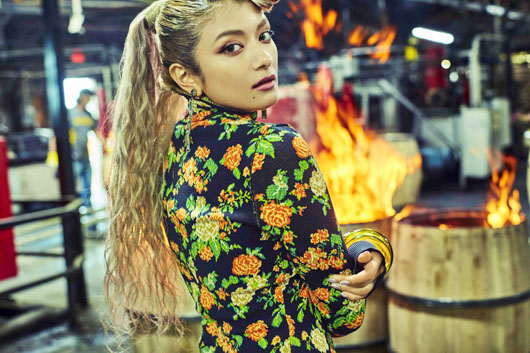 ローラ、「ジムビーム」広告アートディレクター！一週間限定で東京メトロ新宿駅構内に巨大広告