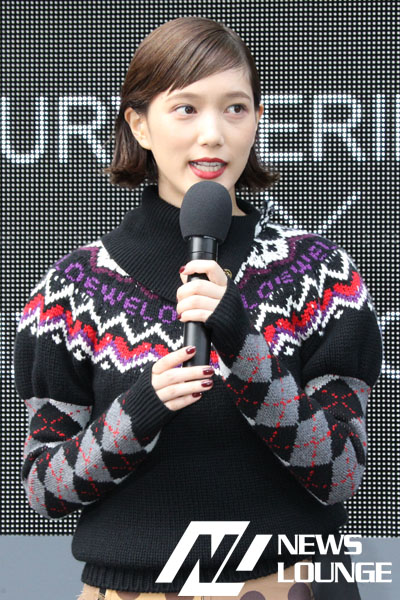 本田翼、7キロの仔羊を抱っこ“ツーショット”！「フゥ～」と、大きくため息を吐き苦笑い