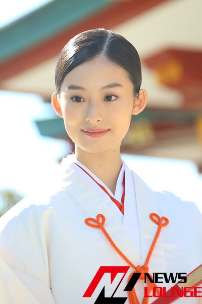 井本彩花 8代目の日枝神社広報大使に就任！巫女服に「すごく憧れ」とニッコリ