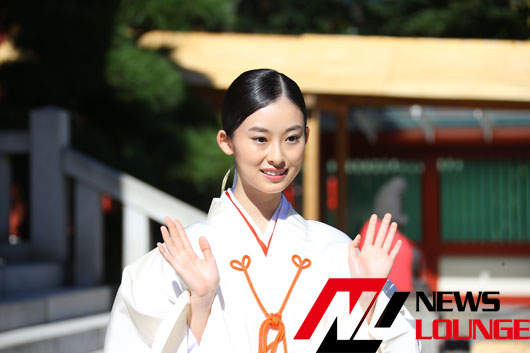 井本彩花 8代目の日枝神社広報大使に就任！巫女服に「すごく憧れ」とニッコリ