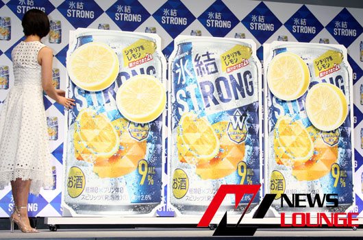 尾野真千子、リニューアルした「氷結ストロング」をマジ飲み!?グイっと飲み、ためてからの「ッアァァ～」と、感嘆