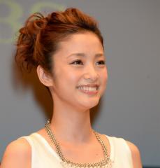 上戸彩が「2015年上半期CM出稿秒数ランキング」でも独走でトップ！