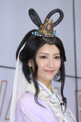 菜々緒、話題の乙姫衣装でイベント初登場