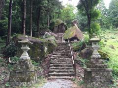 日本のストーンヘンジ 古代のロマンあふれる「金山巨石群」